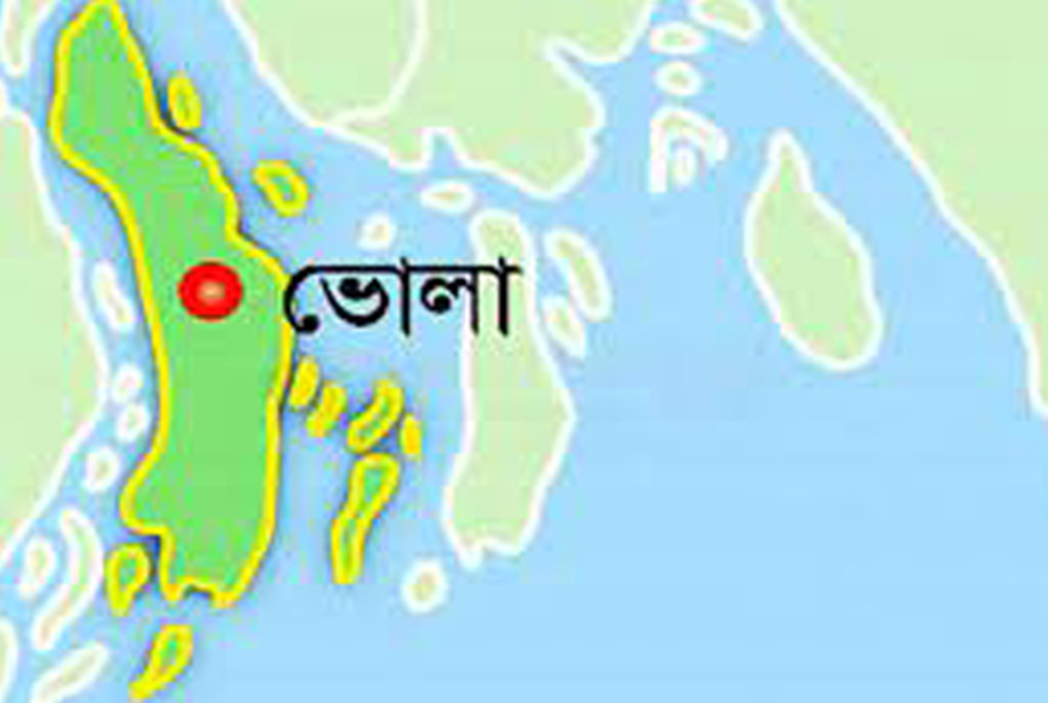 নদীর বাঁধের সিসি ব্লক ধসে প্রাণ গেল নারীর
