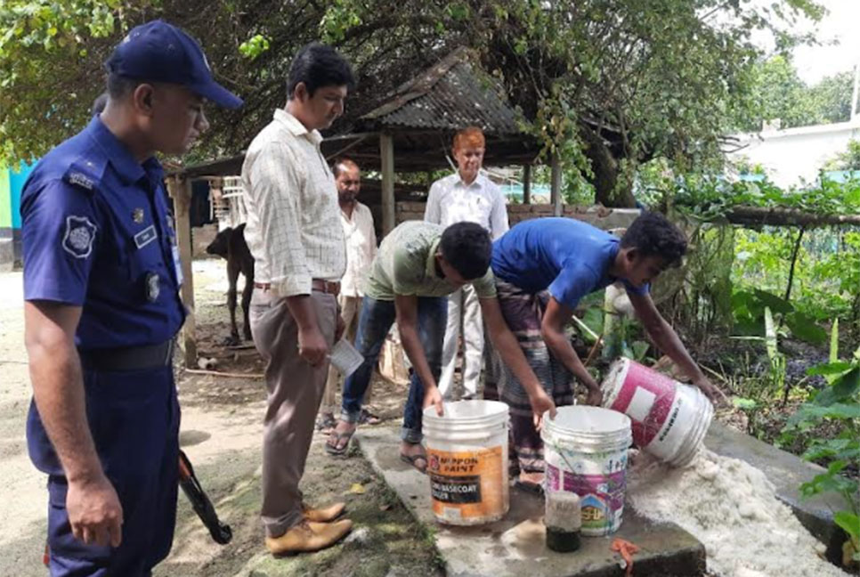 চুয়াডাঙ্গায় অস্বাস্থ্যকর পরিবেশে খাদ্য তৈরির দায়ে জরিমানা