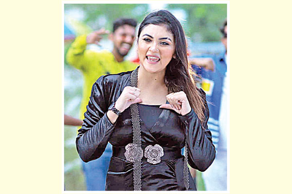 আনন্দের কথায় ভাইরাল ফ্যামিলি
