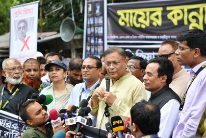 দয়া করে কেউ আমাদের গণতন্ত্র শিক্ষা দেবেন না : তথ্যমন্ত্রী

