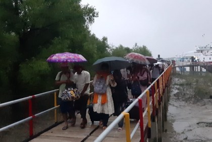 নিরাপদে ফিরেছে সেন্টমার্টিনে আটকে পড়া পর্যটকরা