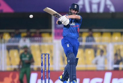 বাংলাদেশকে ৪ উইকেটে হারাল ইংল্যান্ড