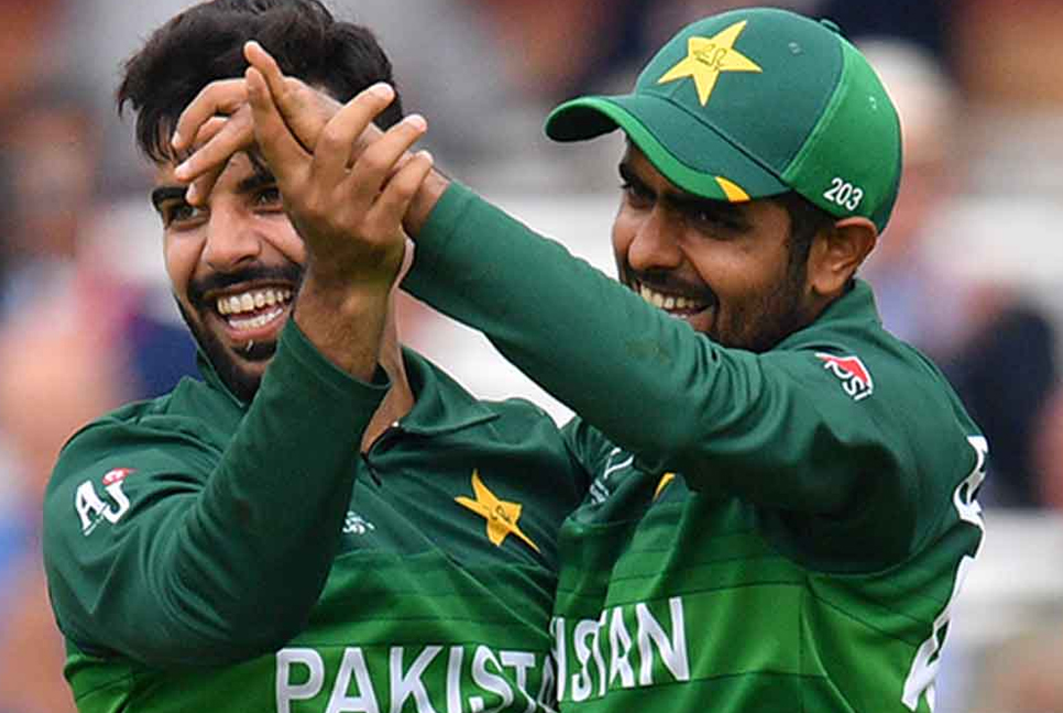 বাবরকে দিয়েও পানি টানাবেন শাদাব!