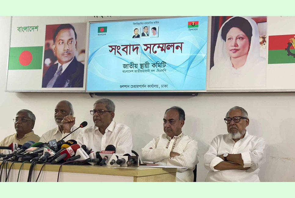 আইনের দোহাই দিয়ে খালেদা জিয়াকে মৃত্যুর দিকে ঠেলে দিচ্ছে সরকার