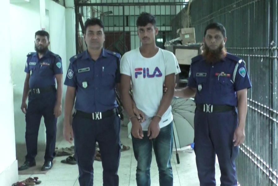 ফেনীতে ডাক্তার সেজে চিকিৎসা দিচ্ছিল ফটোগ্রাফার