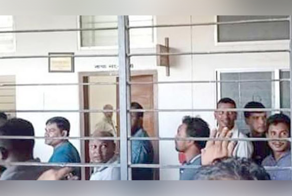 ফুলবাড়ীতে বিএনপির ২৫ নেতাকর্মীকে কারাগারে প্রেরণ 