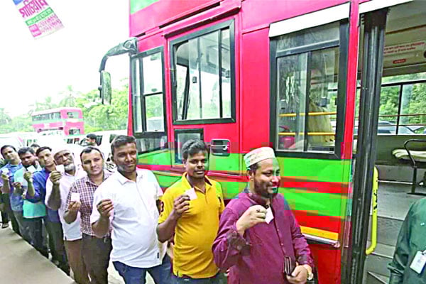 ঘুরে দাঁড়িয়েছে বিআরটিসি