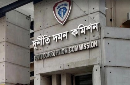 অর্থপাচার মামলায় ড. ইউনূসসহ ১৩ জনকে দুদকে তলব


