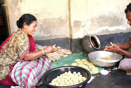 ঝুড়ির মোয়ার গ্রামে দুঃখের আঁচ