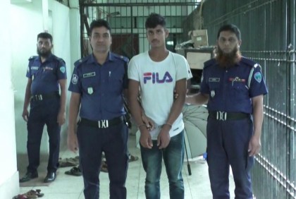 ফেনীতে ডাক্তার সেজে চিকিৎসা দিচ্ছিল ফটোগ্রাফার