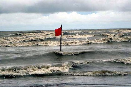সমুদ্রবন্দরে ৩ নম্বর সতর্কতা সংকেত