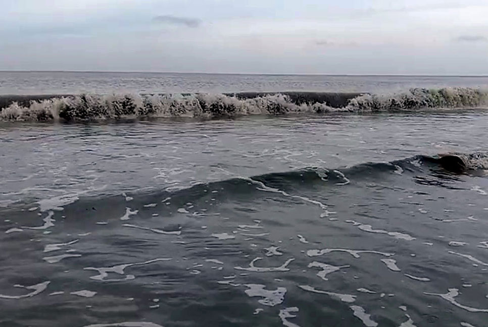 
কুয়াকাটা সংলগ্ন বঙ্গোপসাগর উত্তাল