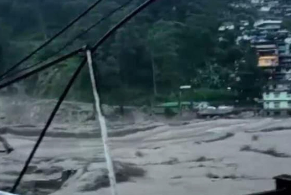 ভারতের সিকিমে তীব্র জলোচ্ছ্বাস; ভেসে গেল সেনাবাহিনীর গাড়ি