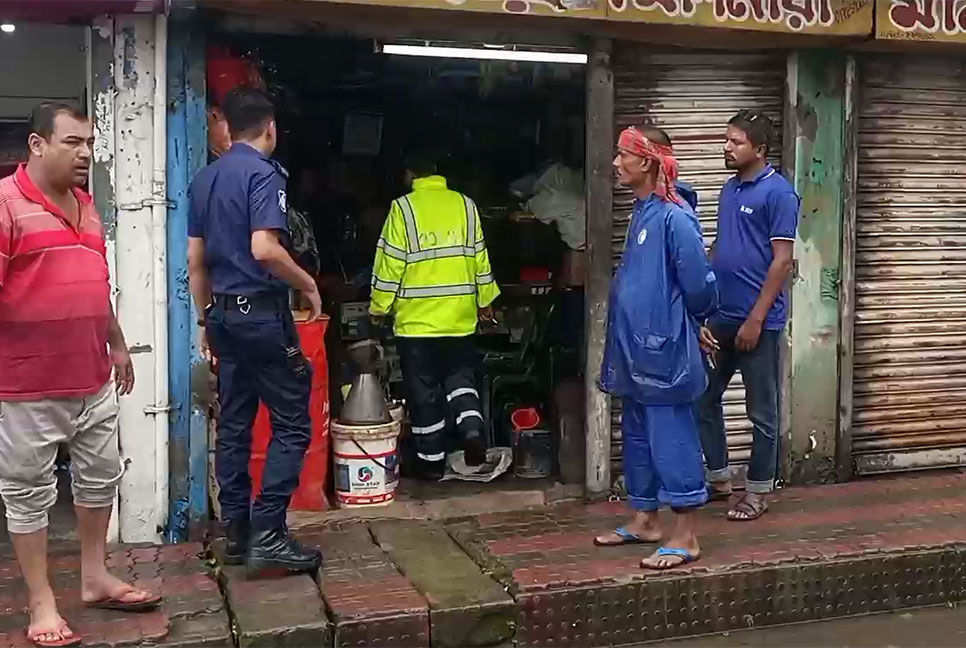 বাগেরহাটে তালা ভেঙে দোকানে চুরি