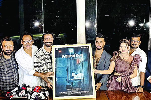 বুবলী-রাজের ‘দেয়ালের দেশ’