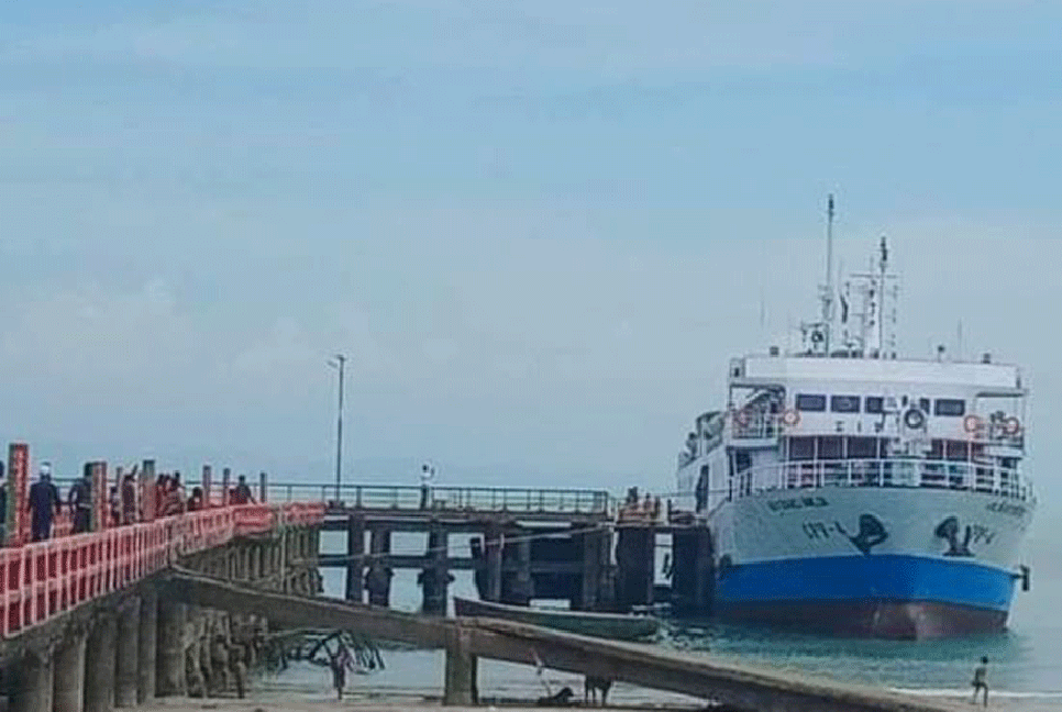 সেন্টমার্টিনে আটকা সাড়ে তিন শতাধিক পর্যটক, নিত্যপণ্যের সংকট