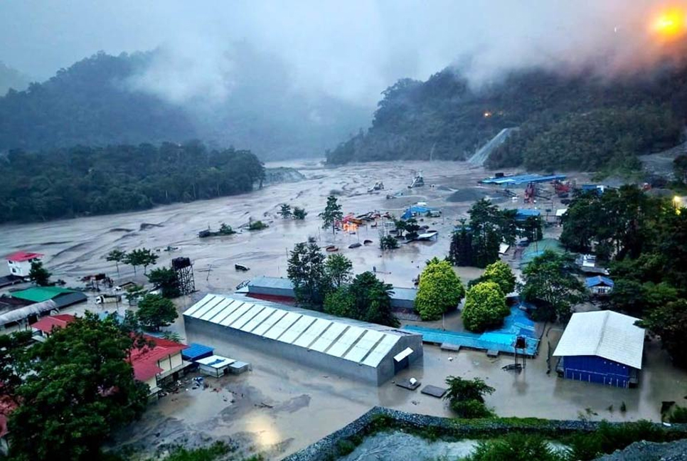 তিস্তার স্রোতে ভেসে আসছে মরদেহ