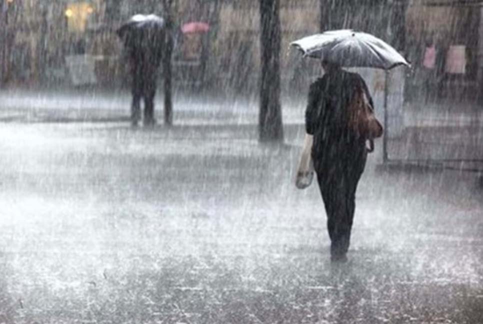 রাজধানীতে মুষলধারে বৃষ্টি, চলাচলে ভোগান্তি