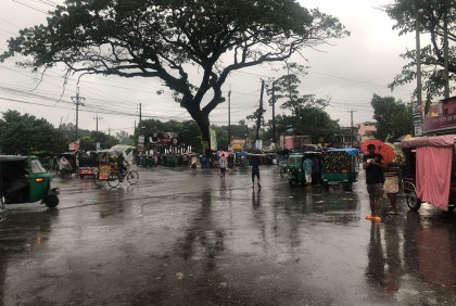 সিরাজগঞ্জে টানা বৃষ্টিতে বিপর্যস্ত জনজীবন