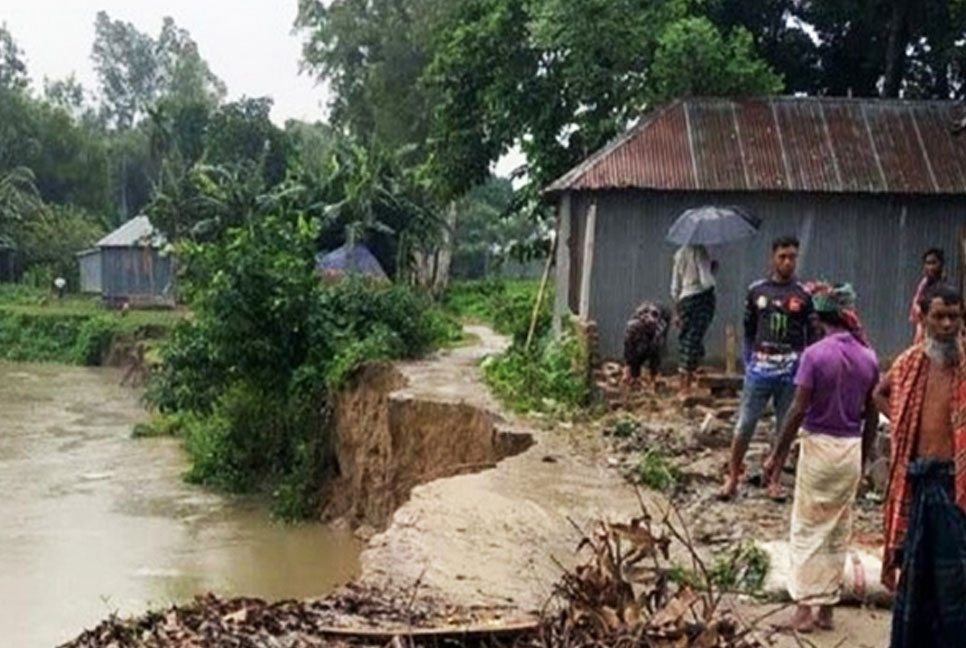 বগুড়ায় টানা বর্ষণে নদ-নদীর 
পানি বৃদ্ধি পেয়ে বন্যার আশঙ্কা
