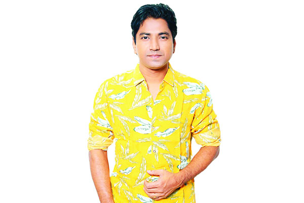 মনে হয় না কেউ হারিয়ে গেছে