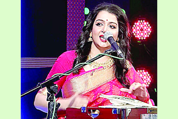 ফোক লাইভে দেবলিনা সুর