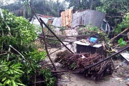 ফরিদপুরে ঘূর্ণিঝড়ে ৬ গ্রাম লণ্ডভণ্ড