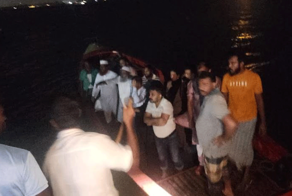 মেঘনায় বাল্কহেডের ধাক্কায় ট্রলার ডুবি, নিখোঁজ ৬