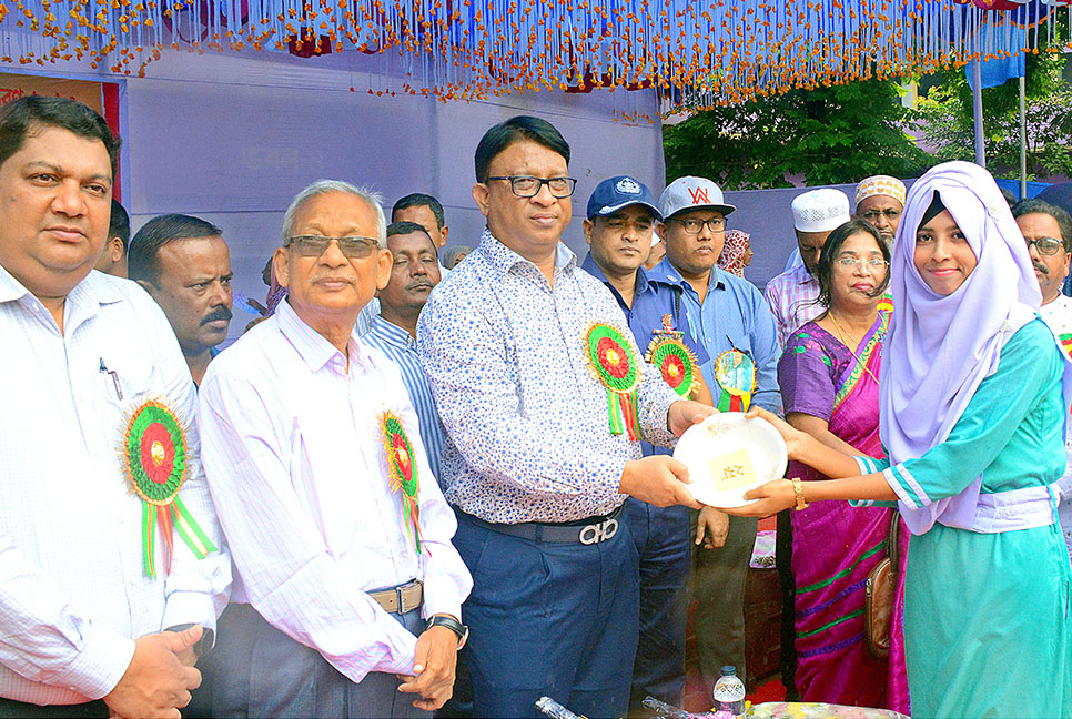 ‘প্রধানমন্ত্রী শিক্ষাখাতে সর্বোচ্চ গুরুত্ব দিয়ে দেশকে আলোর পথে নিয়ে যাচ্ছেন’