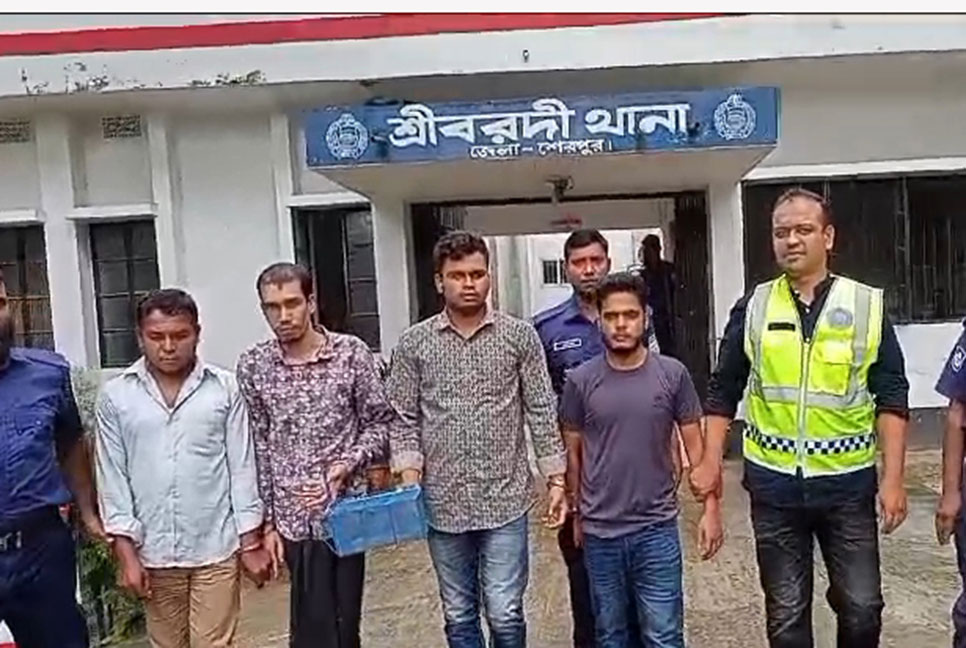 শেরপুর সীমান্ত থেকে তক্ষকসহ আটক ৪