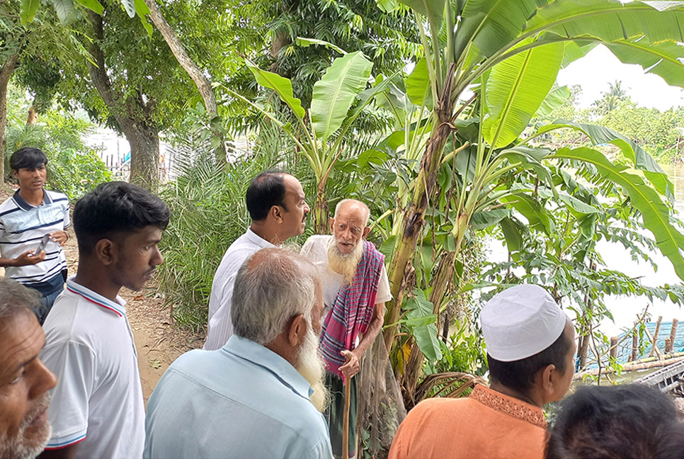 সিংড়ায় পানির নিচে দেড় হাজার হেক্টর জমির ধান