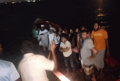 মেঘনায় বাল্কহেডের ধাক্কায় ট্রলার ডুবি, নিখোঁজ ৬