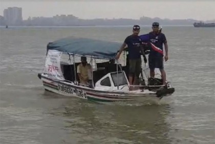 মেঘনায় ট্রলার ডুবির ঘটনায় নারীর মরদেহ উদ্ধার, নিখোঁজ ৫