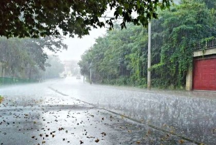 শনিবার দুপুর থেকে কমবে বৃষ্টি, রোদের দেখা মিলবে রবিবার