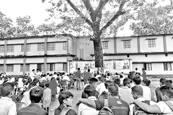 আবৃতি গানে আড্ডায় হেলাল হাফিজের জন্মদিন উদযাপন