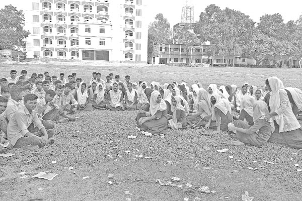 শিক্ষক নেই আট বিষয়েই
