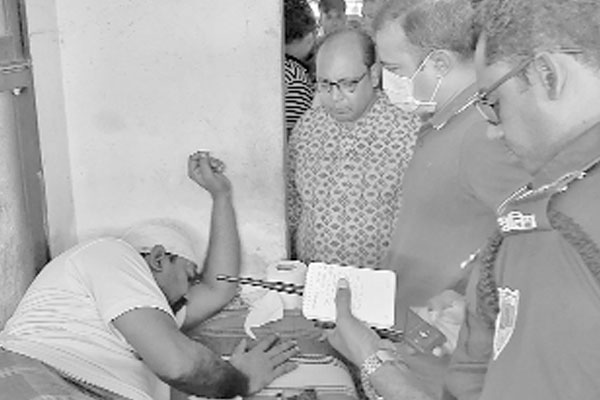 সাংবাদিকের ওপর সন্ত্রাসী হামলা