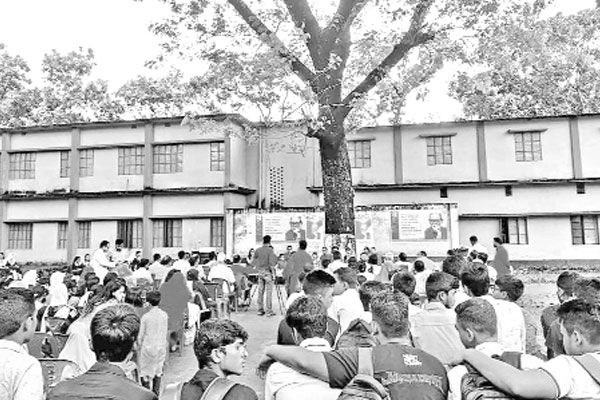 আবৃত্তি গানে আড্ডায় হেলাল হাফিজের জন্মদিন উদযাপন