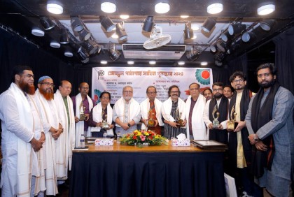 চট্টগ্রামে প্রোজ্জ্বল পাঠাগার সাহিত্য পুরস্কার পেলেন ছয় লেখক