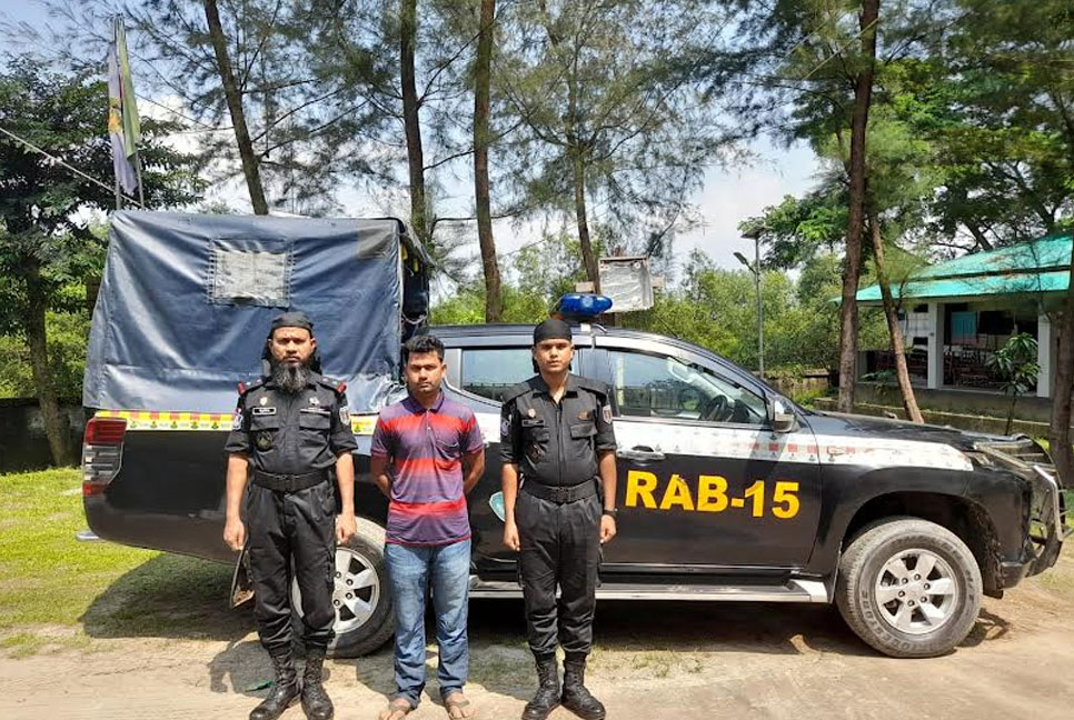 টেকনাফে বিয়ারসহ আটক ১