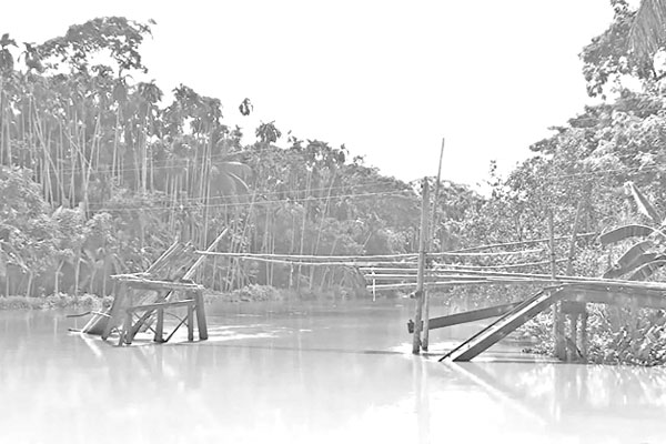 চার বছরেও মেরামত হয়নি সেতু