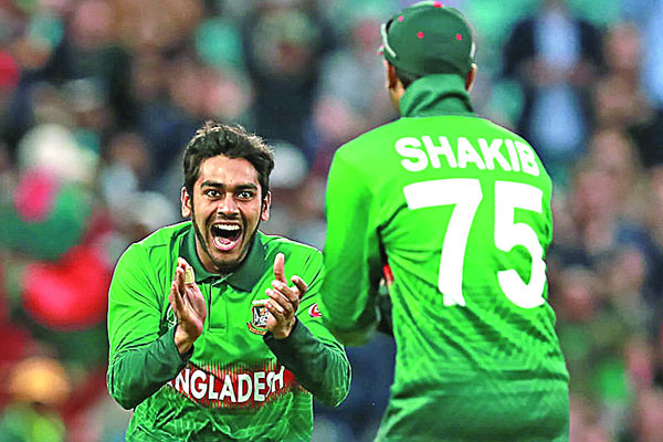 মিরাজ-সাকিবের প্রশংসায় রমিজ