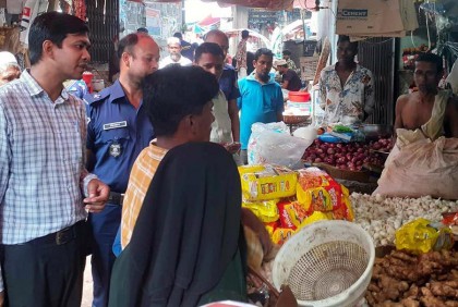 কলাপাড়ায় সাত ব্যবসায়ীকে জরিমানা