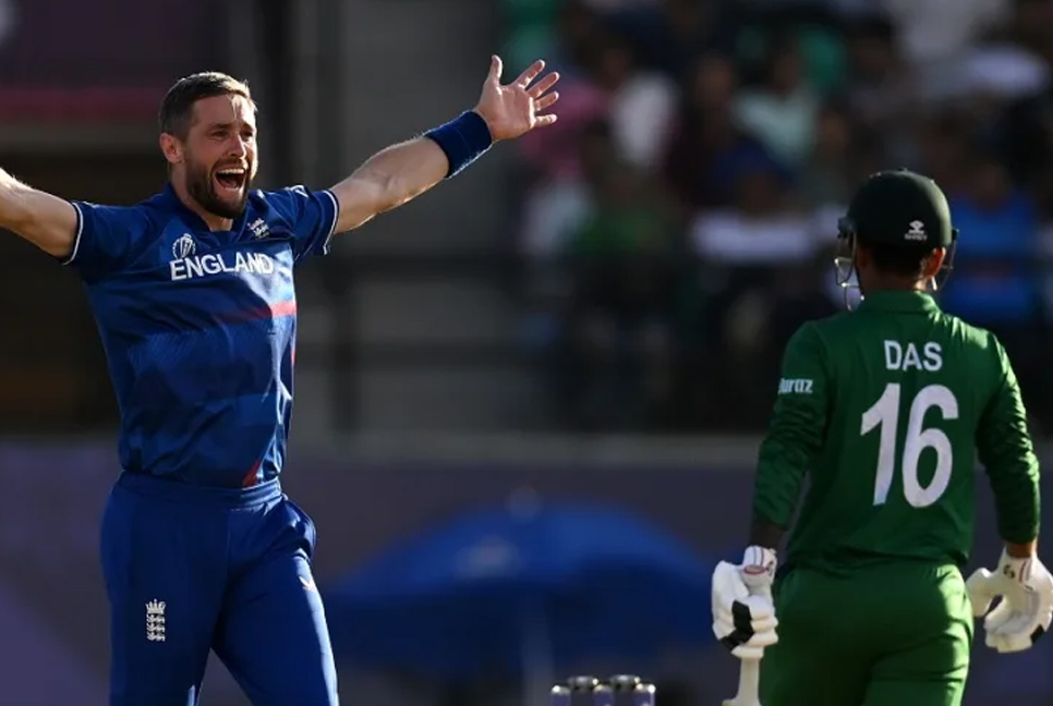 ইংলিশ পরীক্ষায় পাস করতে পারল না টাইগাররা, হারল ১৩৭ রানে