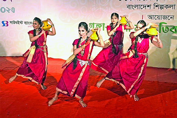 জমে উঠেছে গঙ্গা যমুনা উৎসব