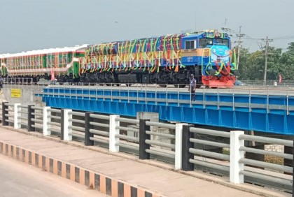 স্বপ্ন পূরণের দিনে পদ্মার পাড়ে আনন্দ উল্লাস 