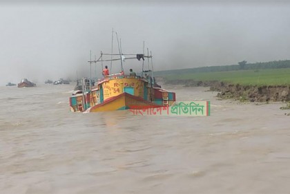 পদ্মার ১১ পয়েন্টে এখনো চলছে অবৈধ বালু উত্তোলন