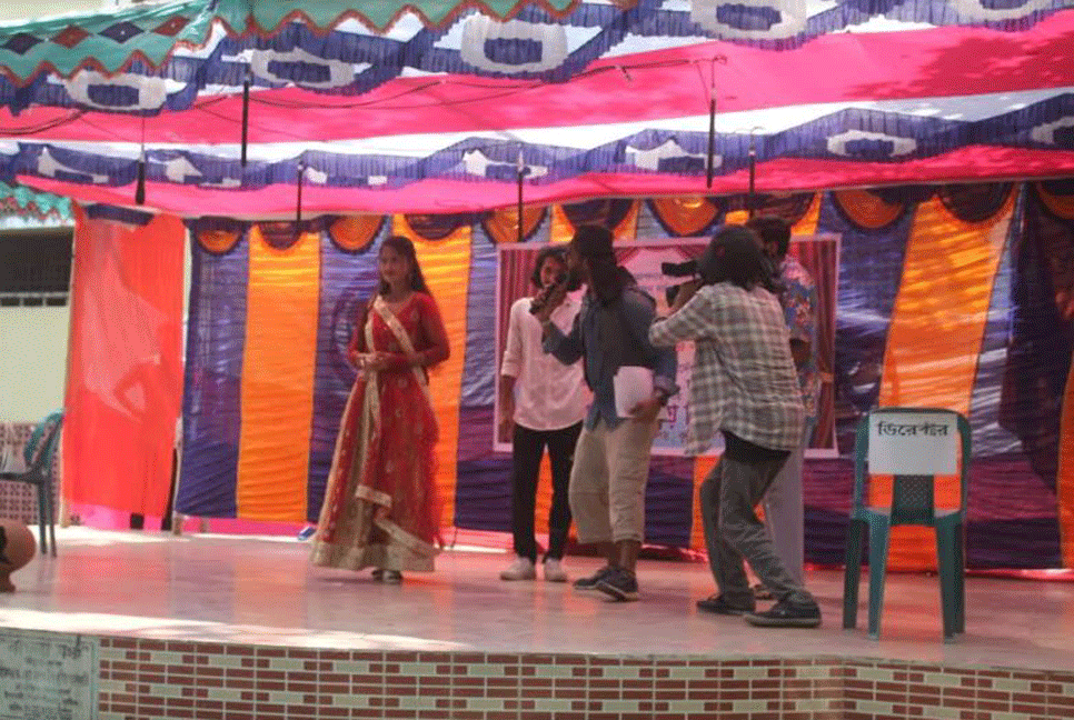 ইবিতে ‘দ্যা ফ্লিম অফ ভাঙ্গা কলসি' নাটক মঞ্চস্থ 
