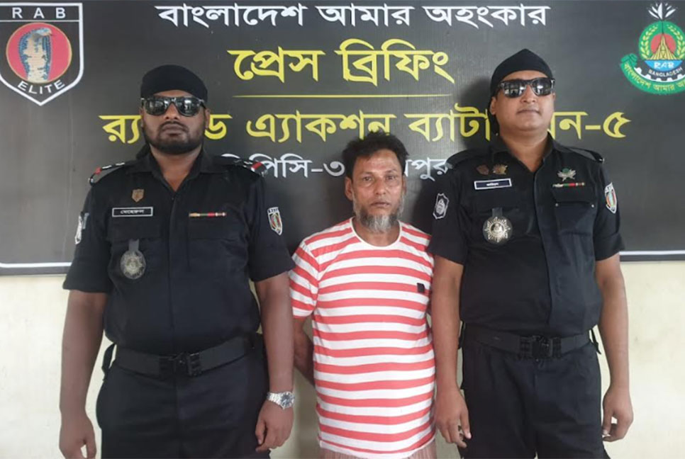 জয়পুরহাটে মাদক কারবারি গ্রেফতার