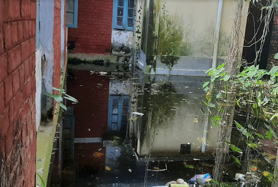 ভাঙ্গুড়া উপজেলা পরিষদ ঘিরে জলাবদ্ধতা, চরম দুর্ভোগ